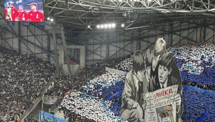 世界杯下注-友好，对阵利物浦前马赛主场看台打出致敬披头士的TIFO